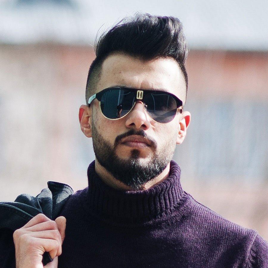 arab-man-wear-on-black-9JWLSZD-resize.jpg